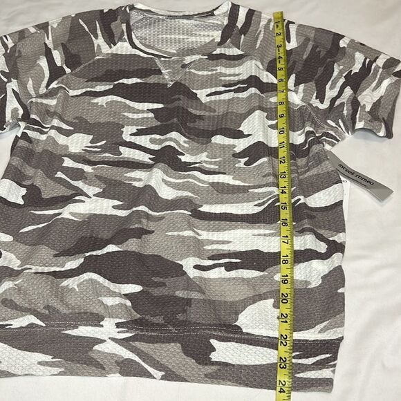 Sweet Romeo Women’s White Camo Short Sleeve Tee Size Small - Picture 4 of 7